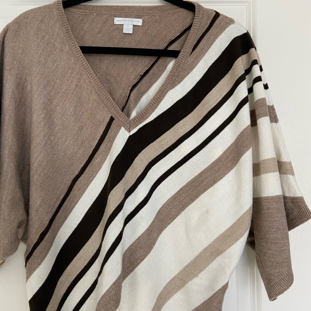 V neck/ off the shoulder over sized sweater.